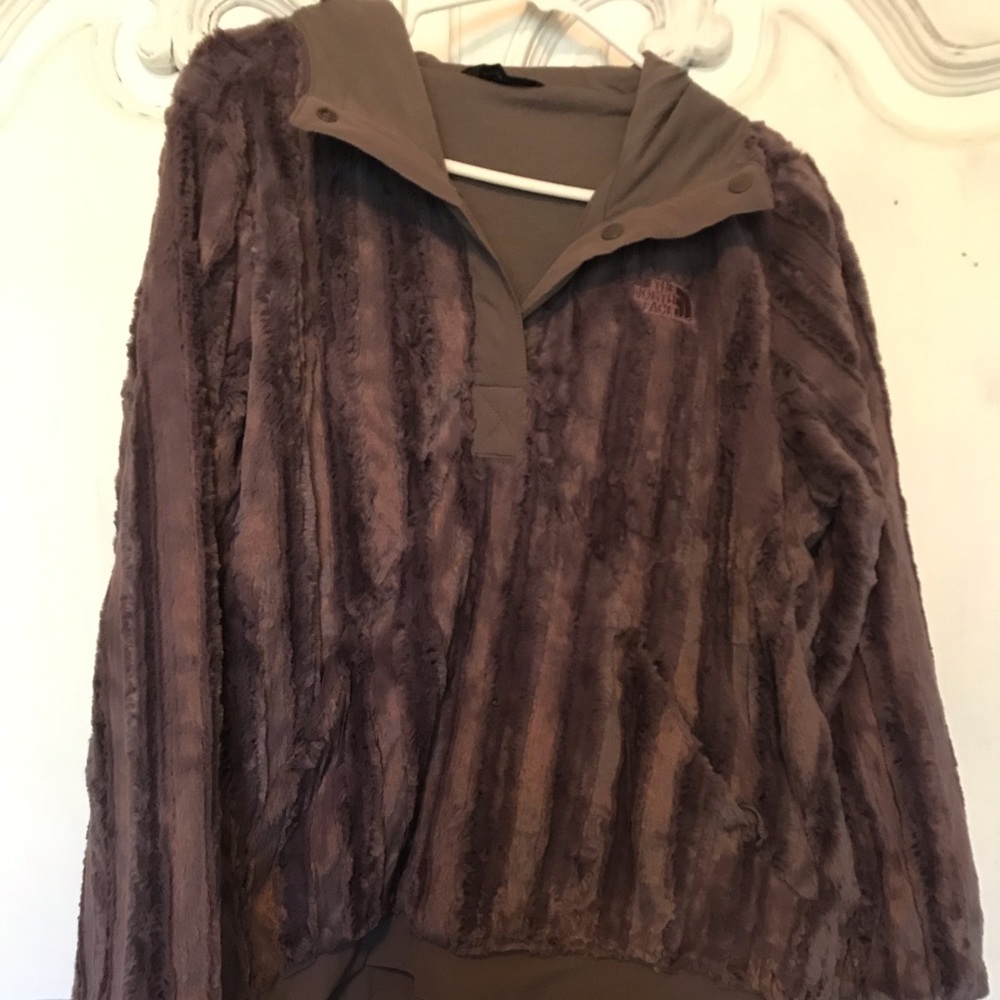 Women’s North Face fuzzy hooded jacket.